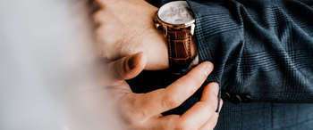 Which Wrist to Wear Your Watch? Definitive Guide & Tips – Wrist Mafia